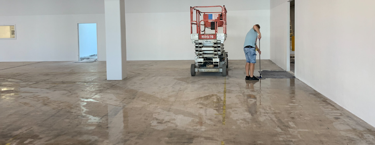 Bodenreinigung von Hallen